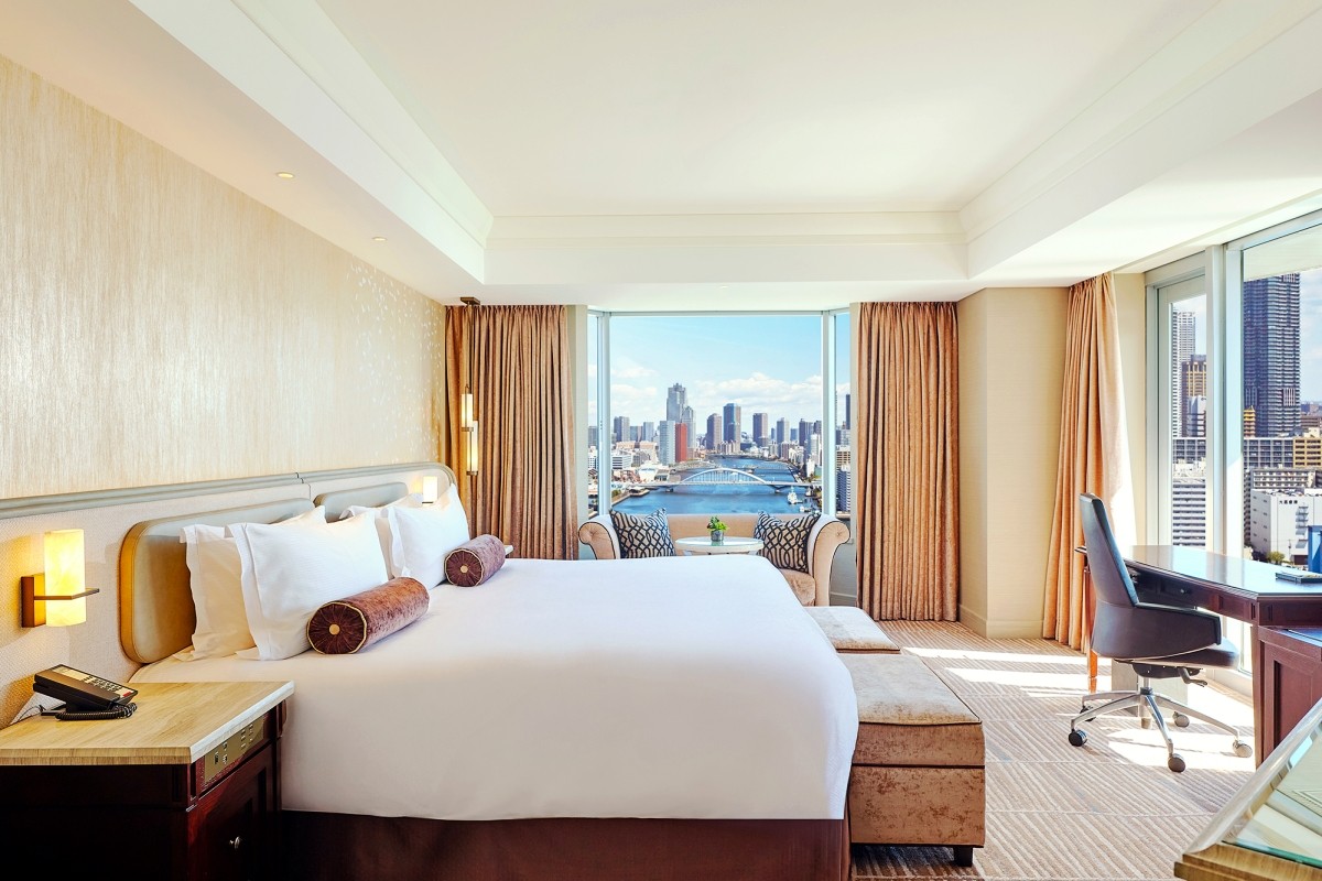 1 King Junior Suite River View with Club Lounge Access