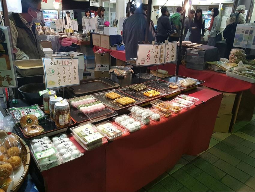 在太宰府天滿宮附近發現一間美味的糰子專賣店！