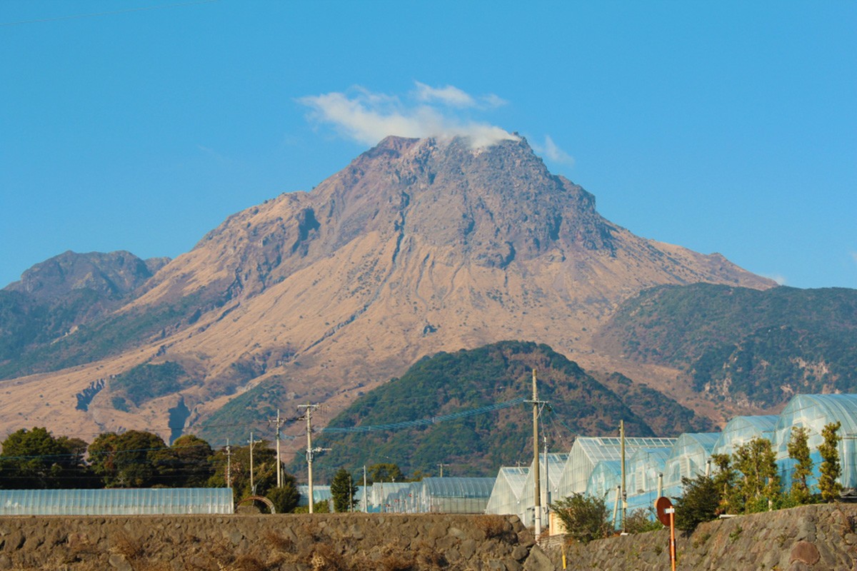 Unzen: Sighseeing Area of Shimabara Peninsula with Mount Unzen