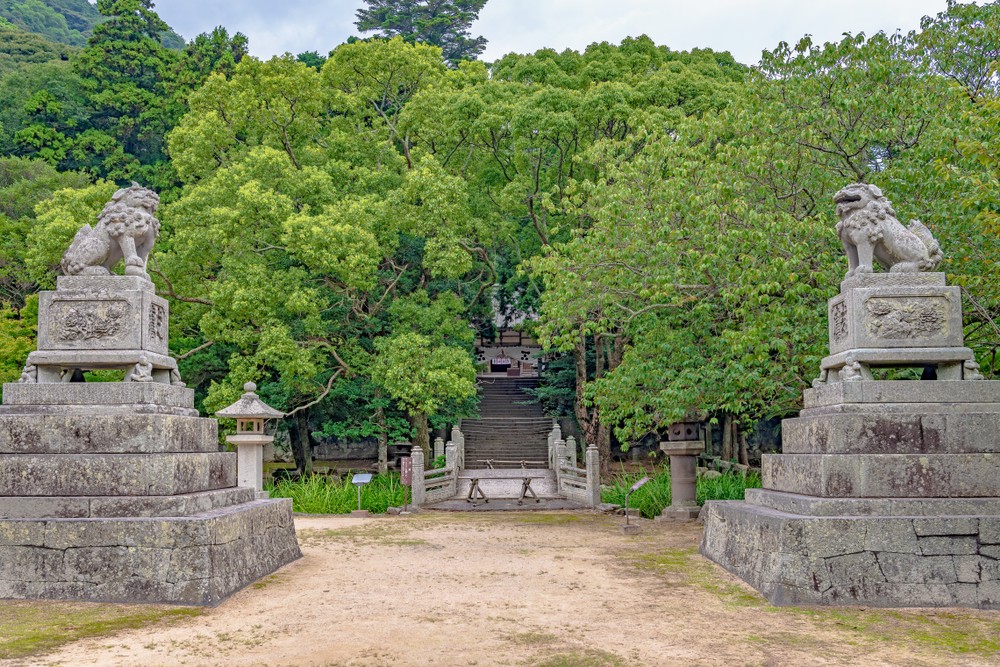 ซากวงล้อมกำแพงหลักของปราสาทฮากิที่ได้รับการดูแลให้เป็นอุทยานชิสึกิ