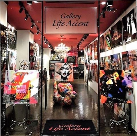Gallery Life Accent yang ada di Aoyama berada di jalan Antique