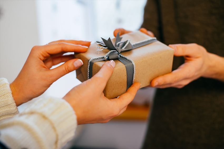 How to give gifts