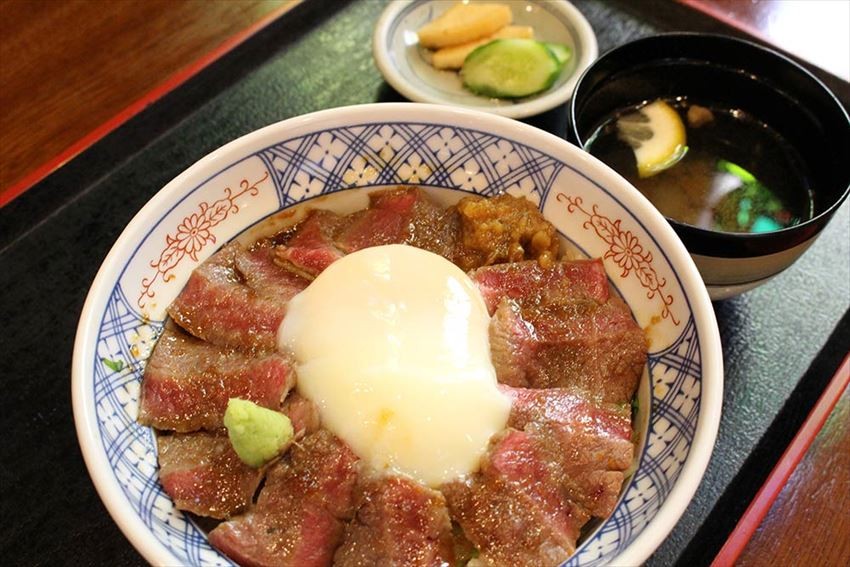 阿蘇山周邊的餐廳提供當地特色美食
