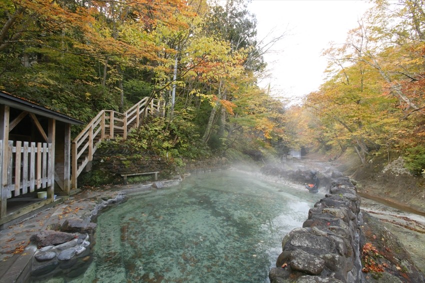 Oku-Yagen Onsen: Riverside Springs