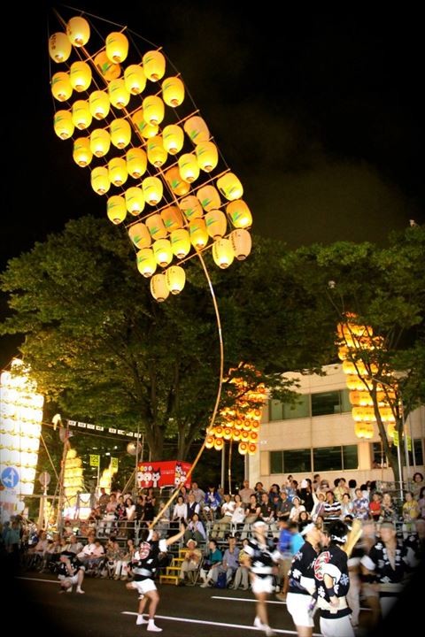秋田的夏日祭：竿燈節