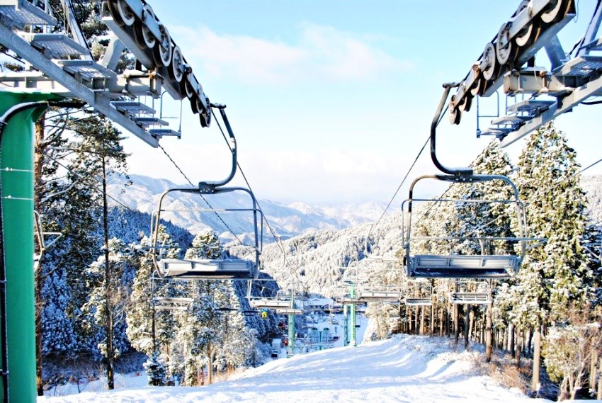 讓您從早滑到晚的「久萬滑雪樂園」