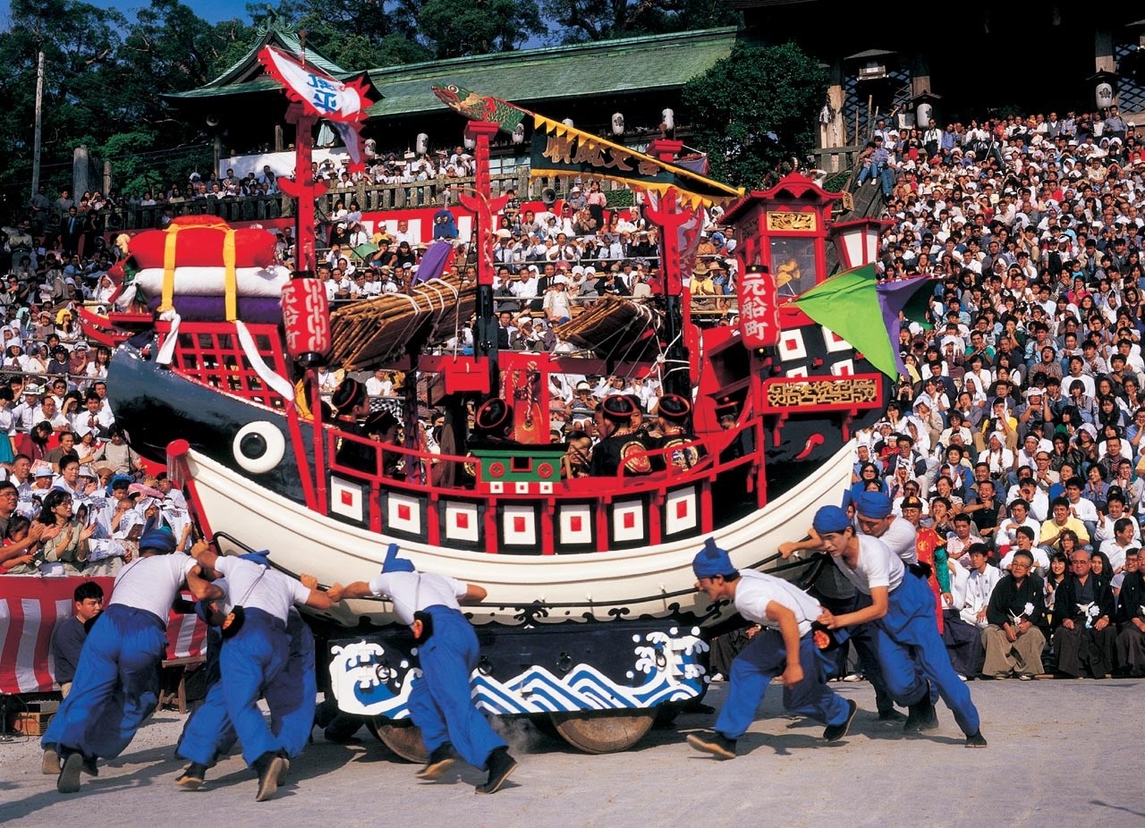 เทศกาลนางาซากิคุนจิ งานใหญ่ของนางาซากิที่มีประวัติยาวนานถึง 380 ปี แล้วจัดที่ไหน? เมื่อไหร่? มาหาคำตอบกัน!