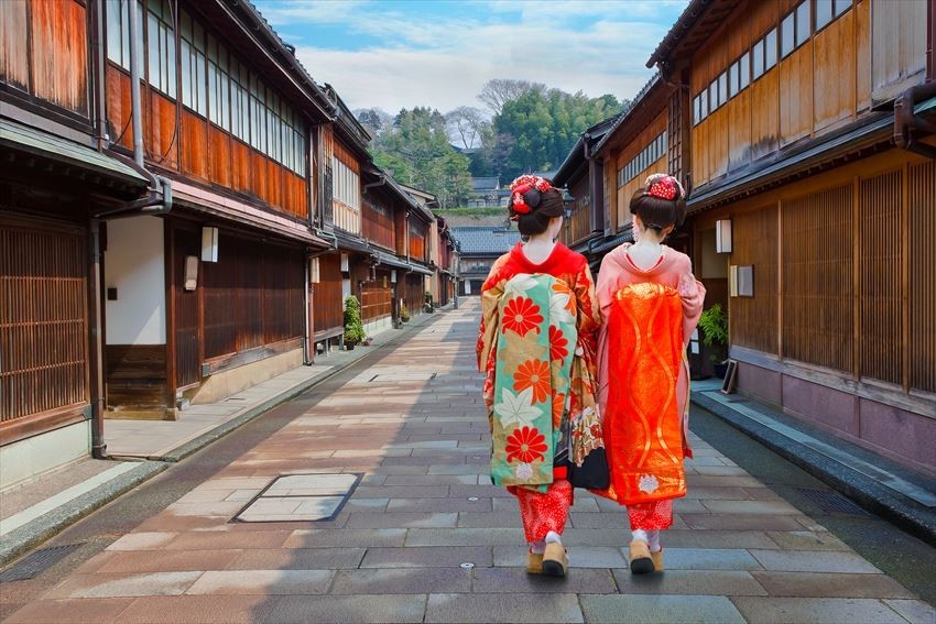 祇園 新門莊的「舞妓和露天啤酒花園的傍晚」（京都）