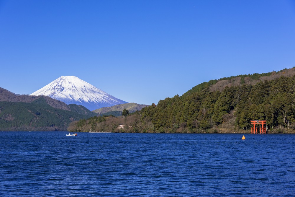 Hồ miệng núi lửa Ashinoko đẹp nhất Nhật Bản có lịch sử hơn 3000 năm