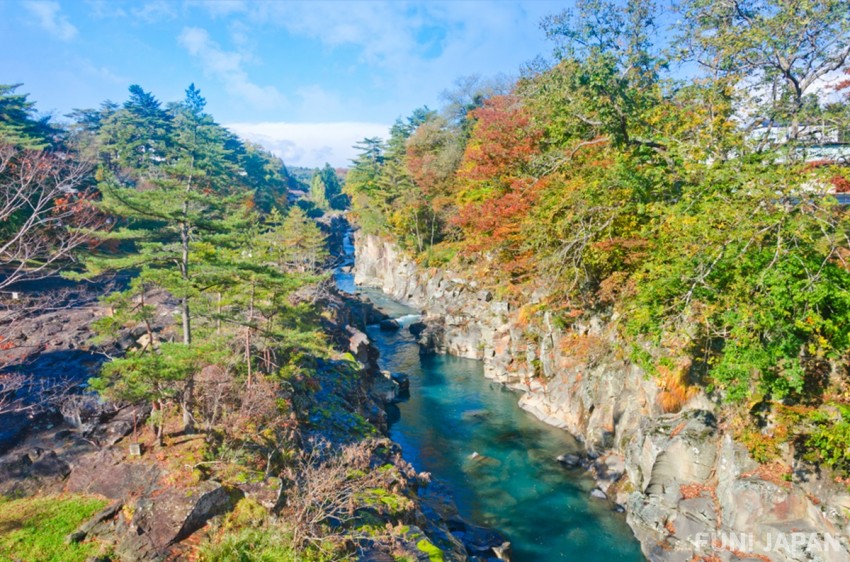 Enjoy a Exciting Boat Ride in Iwate Prefecture's Geibikei Gorge!