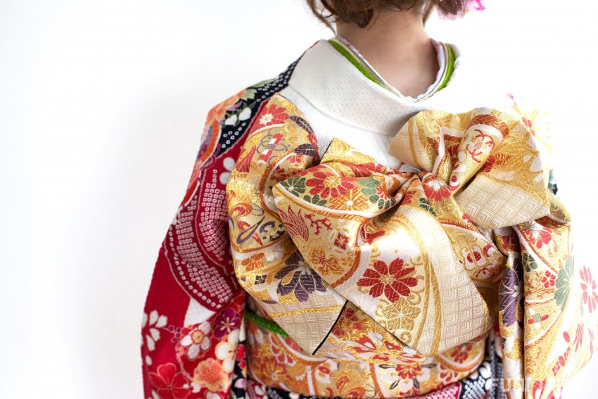 How to Tie a Kimono with Obi