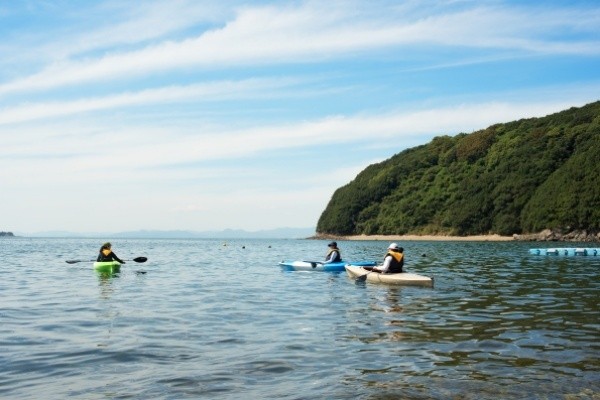 在家島區域的「姬路市家島B&G海洋中心」、西島區域的「兵庫縣立家島自然體驗中心」，可以享受到獨木舟、划艇、滑板、帆船等各種海上運動。