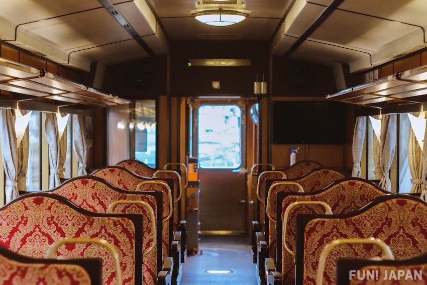 Interior kereta retro Sanriku Railway