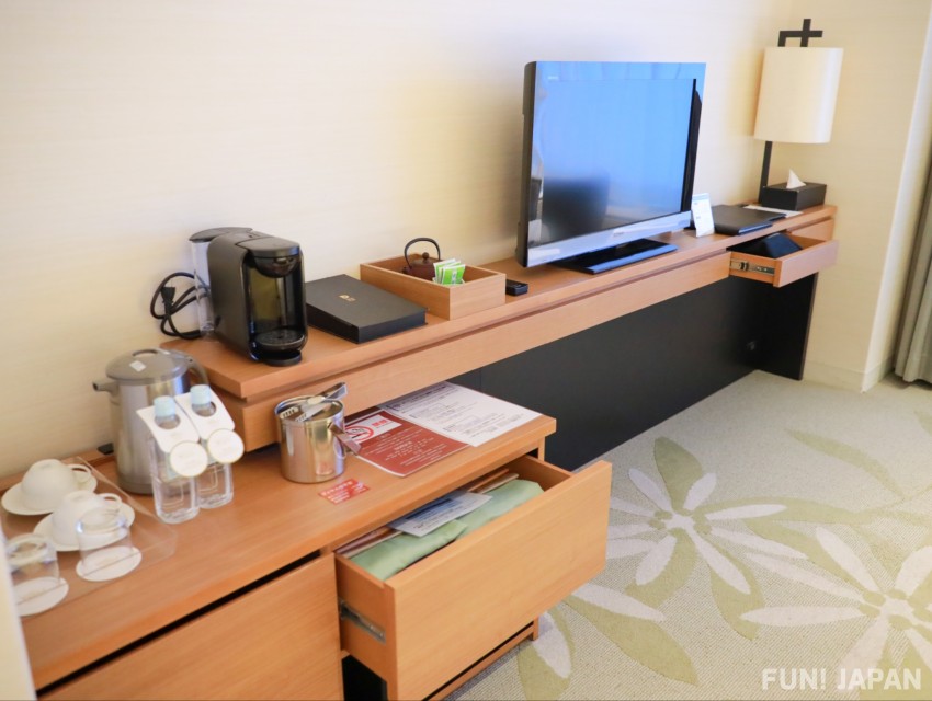 Máy pha cà phê và các vật dụng khác