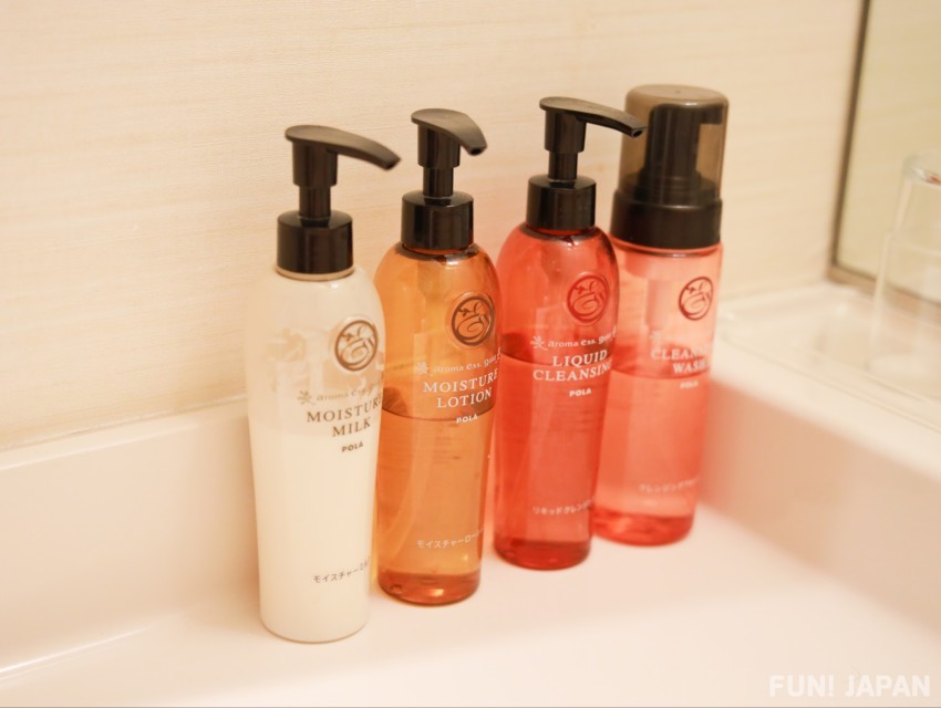 Đồ dùng vệ sinh cá nhân trong phòng tắm