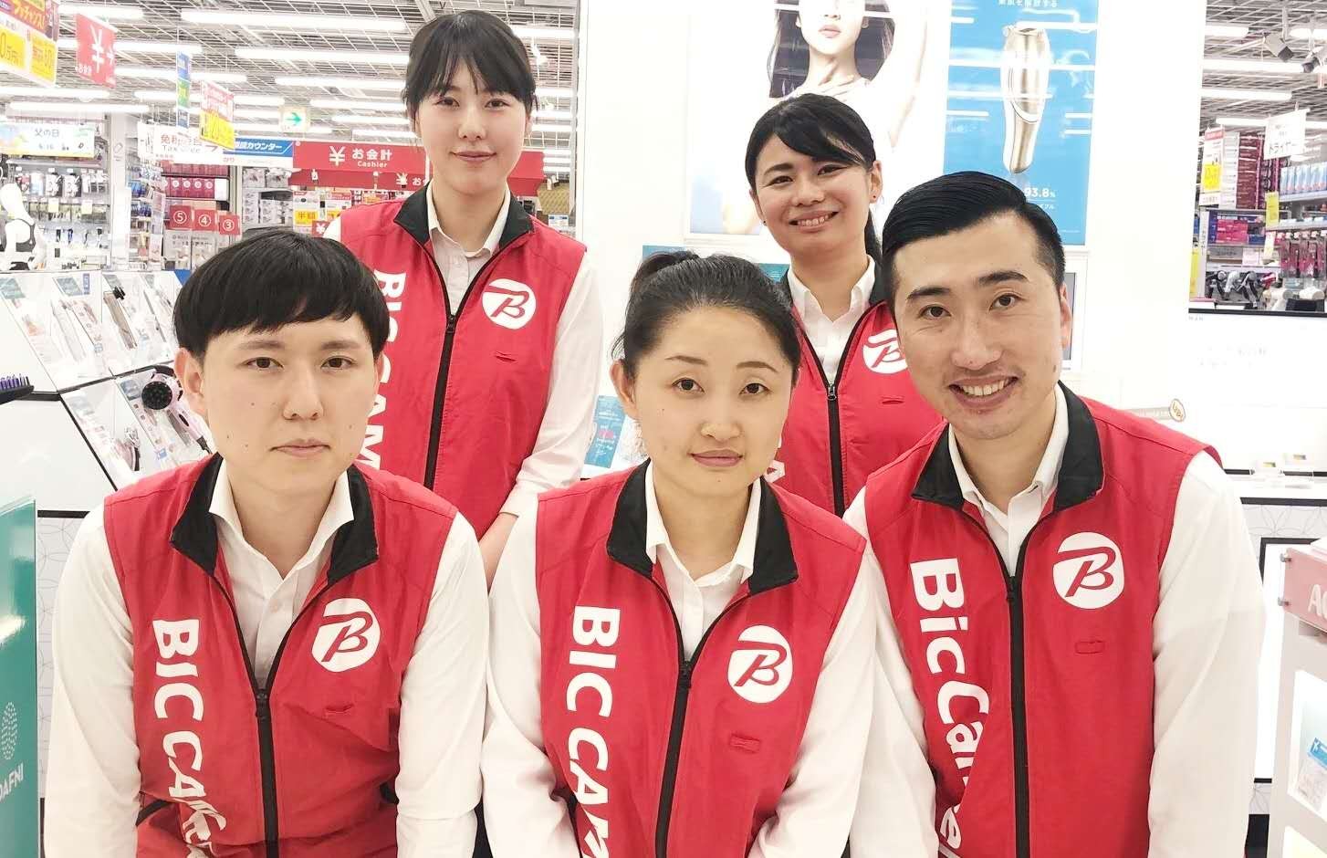 BicCamera’s friendly English and Chinese-speaking staff are here to assist you! Pick-up and delivery services make shopping a breeze for travelers!
