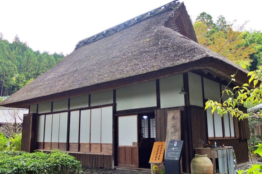 在永谷宗圓生家可以參觀江戶時代所使用的「焙爐」。