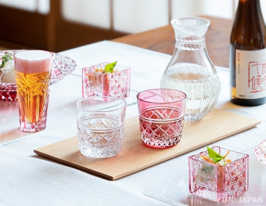 日本の伝統をグラスで体現 「江戸切子 紅白ペア冷酒杯＜結＞」