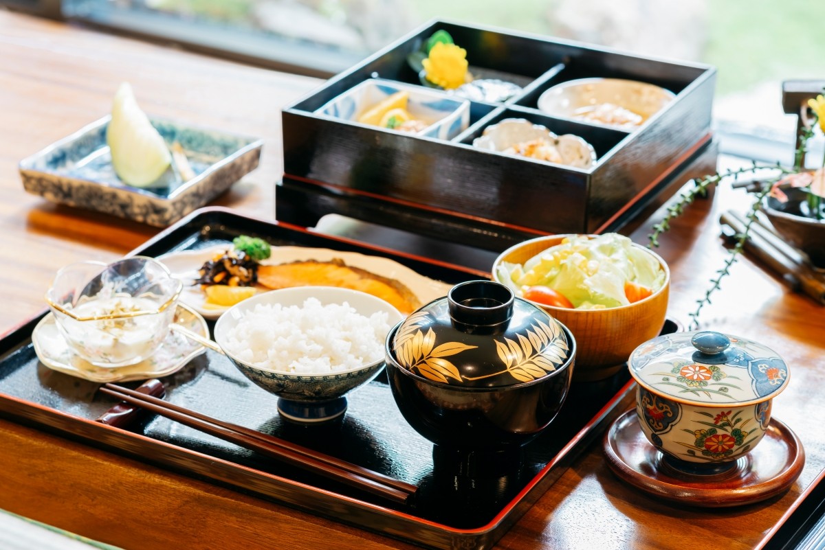 Japan hotel luggage delivery check-in time breakfast amenities