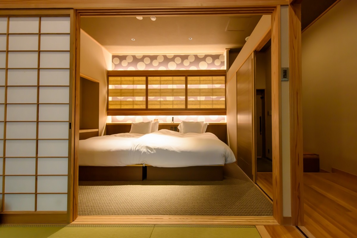 Japan hotel luggage delivery check-in time breakfast amenities