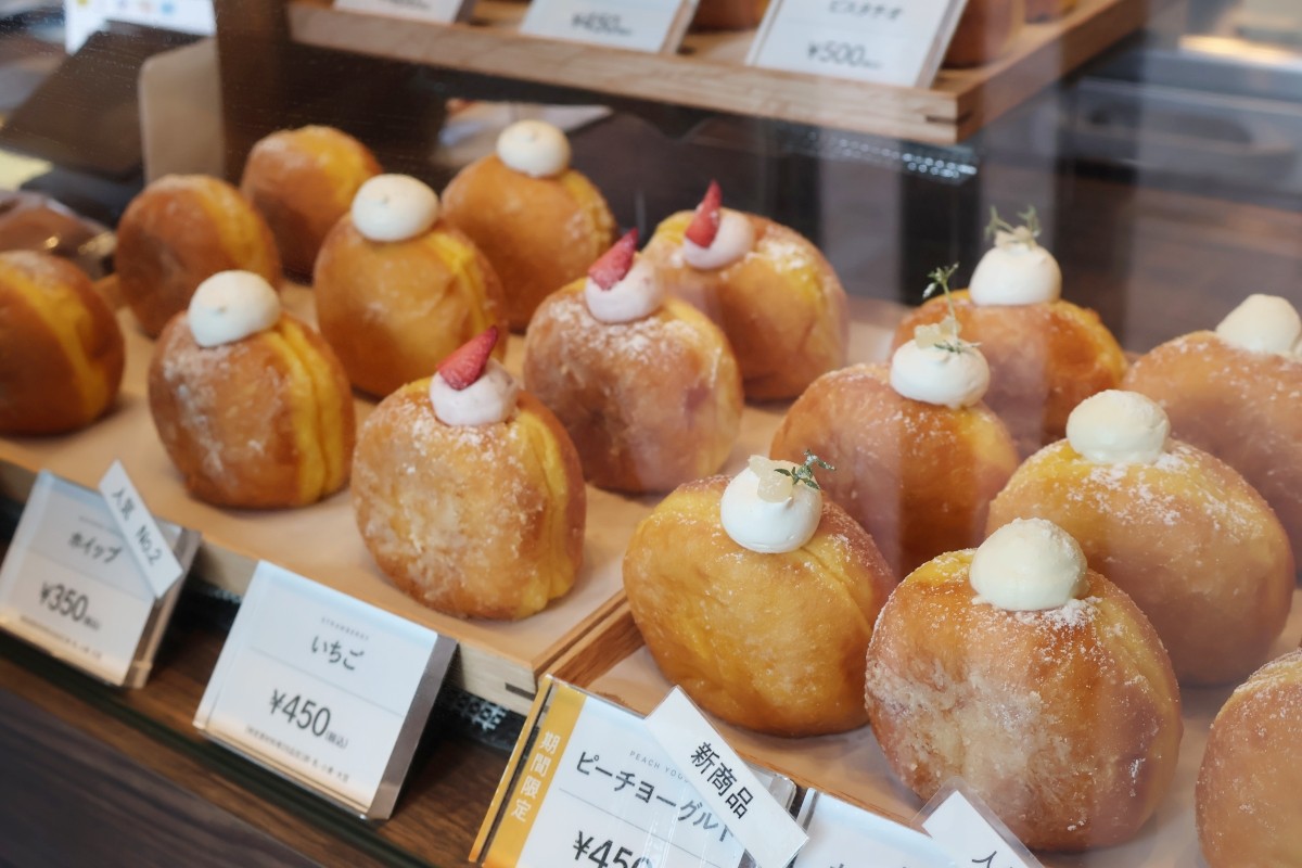 BASEGATE Yokohama Kannai UNI COFFEE ROASTERY BON BON Bánh donut