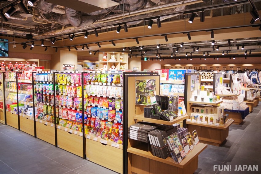 LAOX Grand Stage Tokyo Shinjuku Oleh-oleh Snack