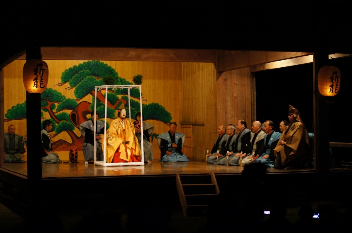 Noh là gì? Sự khác biệt giữa Noh và Kyogen, lịch sử, tiết mục, hướng dẫn thưởng thức cho người mới bắt đầu