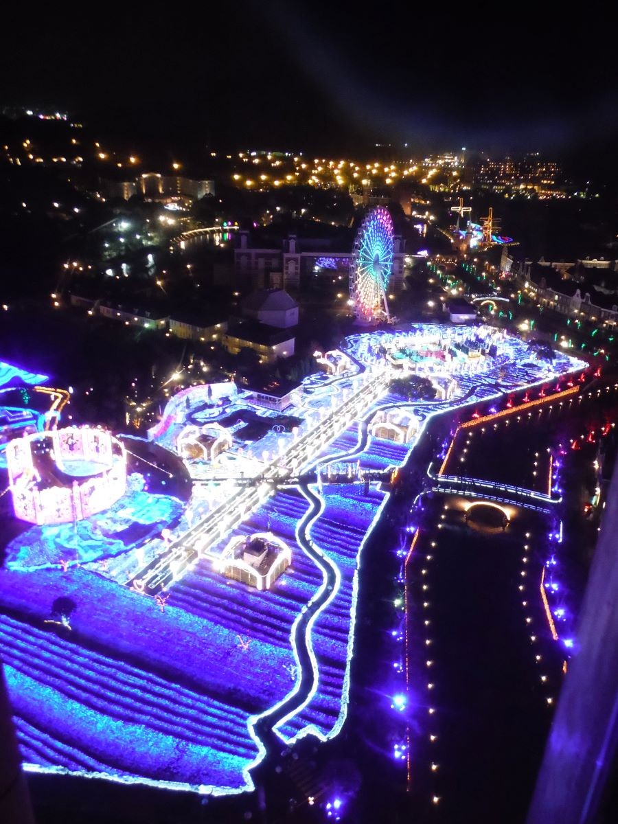  Huis Ten Bosch: Kingdom of Light (Nagasaki)