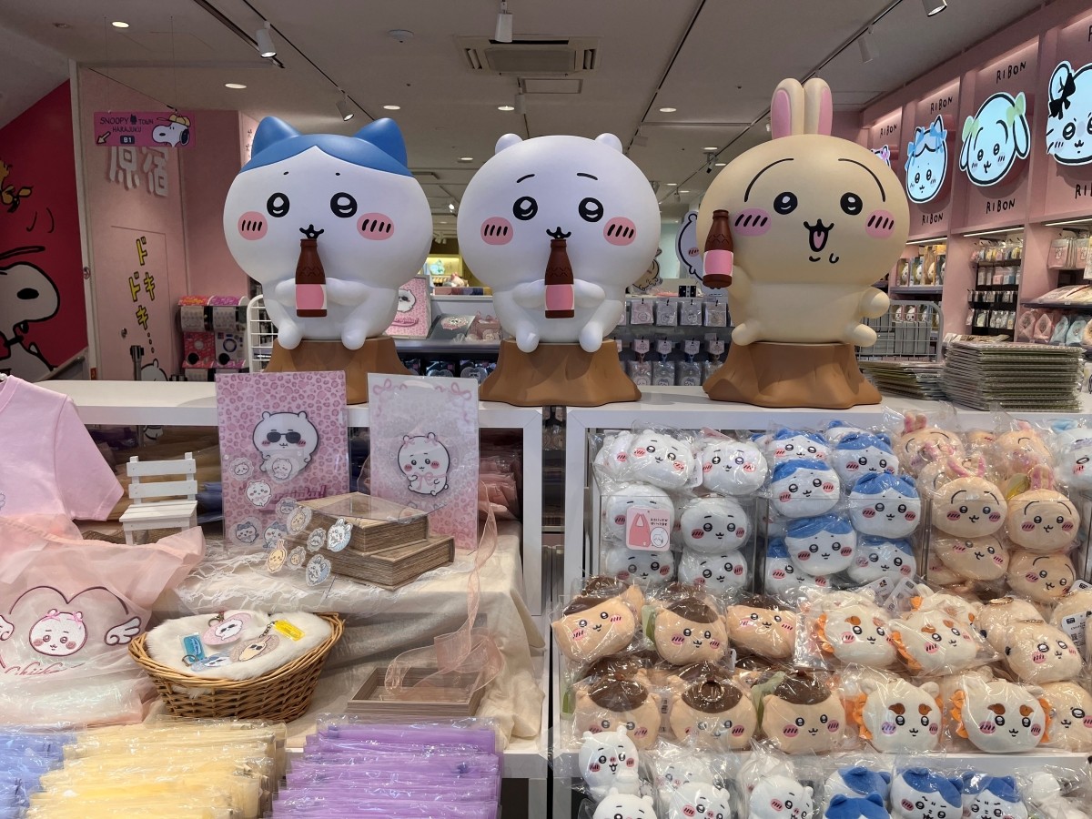 Chiikawa Land Harajuku Bên trong cửa hàng Hachiware Usagi Sản phẩm