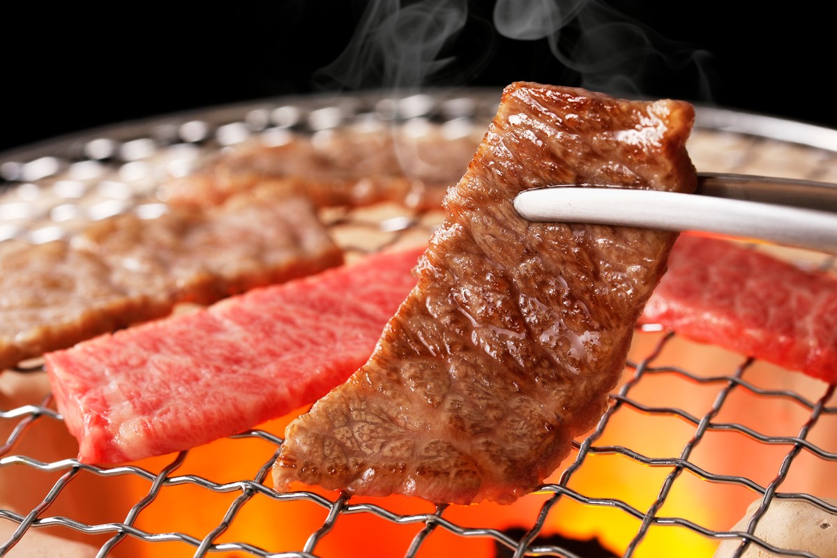【タイプ別】焼肉の人気メニューは？特徴とおいしく焼くコツも解説