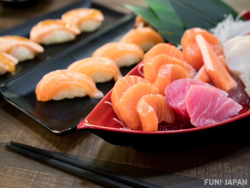 What is the difference between sushi and sashimi?