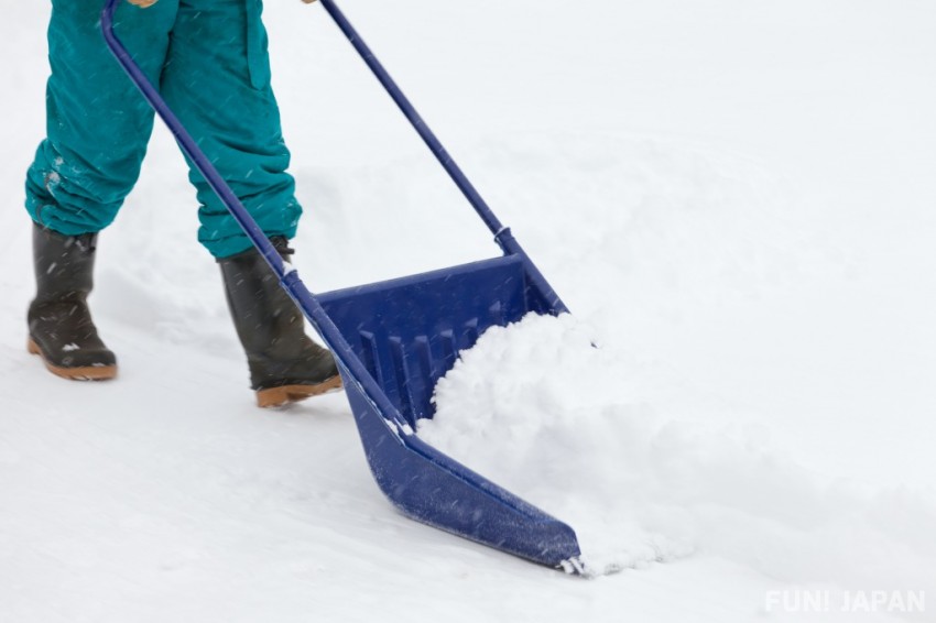hand-held snow shovel