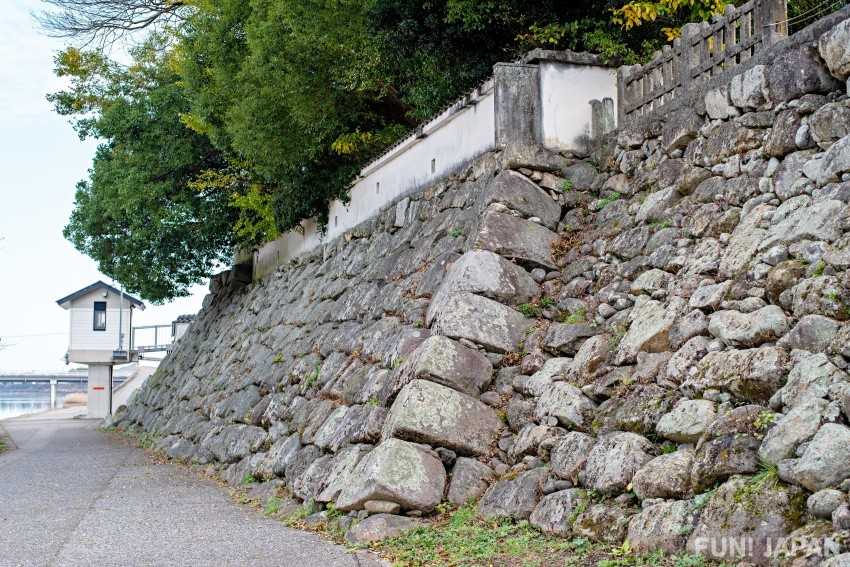 Nakatsu Castle built by the famous tactician Kuroda Kanbei