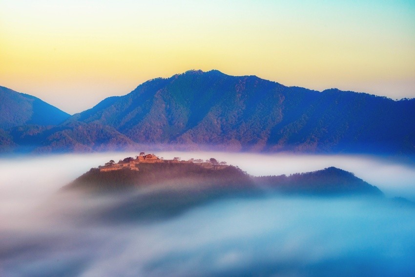 日本的馬丘比丘？！雲海環繞神秘奇景就在眼前的「竹田城跡」