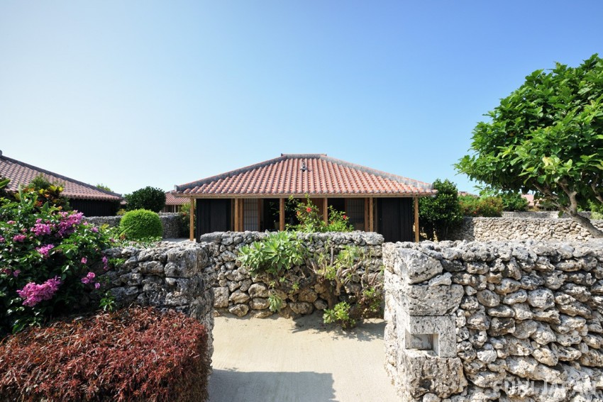 沖繩傳統建築風格別墅客房
